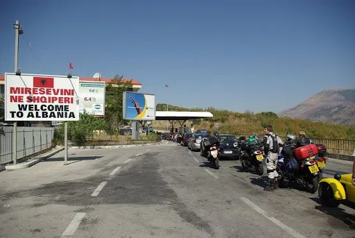 На границе Албании и Греции произошли столкновения, из-за беспорядков - погиб ребенок