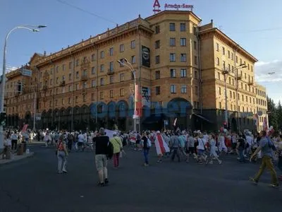 Участники марша в Минске направились к Дому правительства