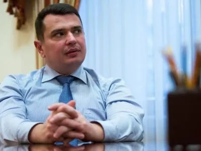 Коррупционер и шантажист: за что Президента просят уволить Артема Сытника