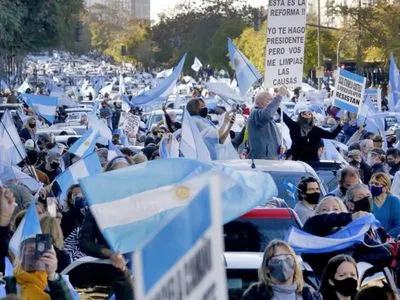 По всей Аргентине прошли массовые антиправительственные протесты