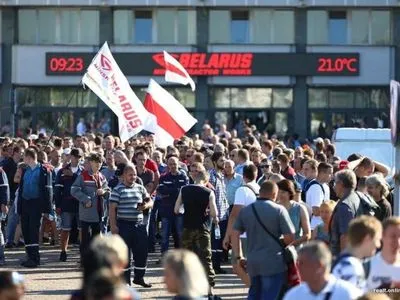Великі підприємства Білорусі виходять на страйки