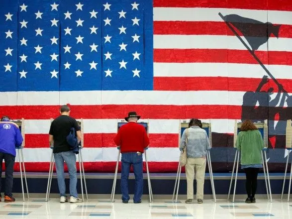 Вибори у США: голоси між Байденом та Трампом розділился практично порівну - опитування