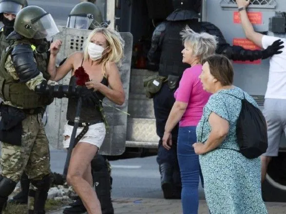 У білоруських СІЗО ґвалтували затриманих на протестах дівчат - ЗМІ
