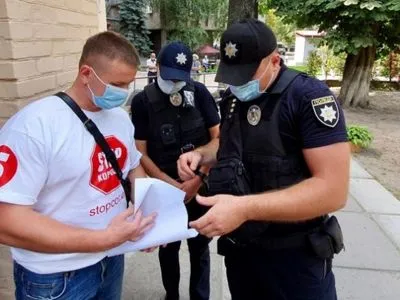 Нападение на активистов в Киеве: журналистов не допустили к открытым сборам
