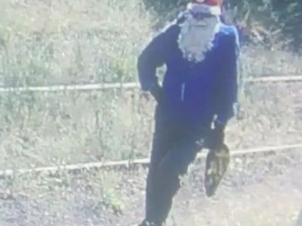 У Маріуполі чоловік у шапці та з бородою Діда Мороза стріляв у охоронця комбінату