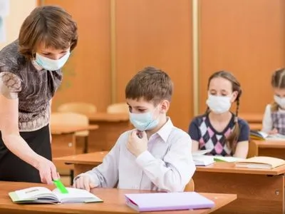 Пандемия COVID-19: Минздрав пересмотрит рекомендации для образовательных учреждений