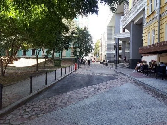 Десятинний провулок у Києві зробили пішохідним