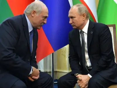 Лукашенко попросив Путіна передати Меркель прохання не втручатися у справи Білорусі