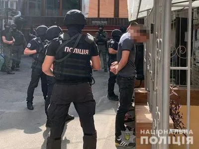 Посреди Киева задержали шесть человек из-за сообщения о хранении оружия