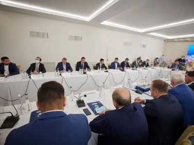 Президент обсудил законопроект о водном транспорте с бизнесменами Николаевской области