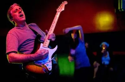 Умер экс-гитарист Red Hot Chili Peppers