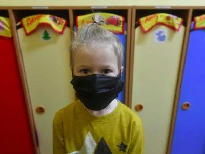 ВОЗ обновила рекомендации относительно ношения масок детьми