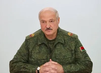 Лукашенко заявив, що вперше за чверть століття привів армію у повну бойову готовність