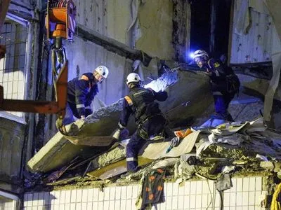У Росії під завалами будинку, де стався вибух, знайшли тіла жінки та дитини