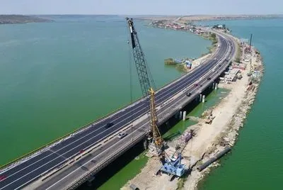 На Хаджибейском мосту открыли движение по отремонтированным полосам