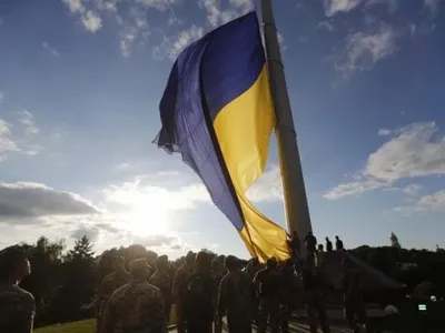 В Дубае самый высокий небоскреб Бурдж-Халифа подсветили в цвета украинского флага