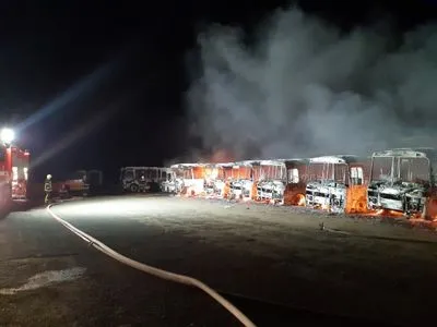 В автопарку на Черкащині згоріло 12 автобусів