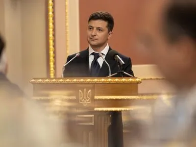 Президент закликав не змагатися у тому, хто "більше та правильніше" любить Україну