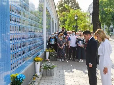 Президент Украины почтил память погибших защитников Украины