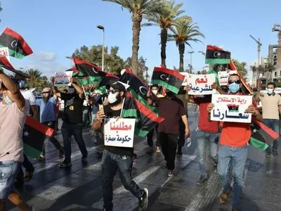 Ситуація у Лівії: уряд у Тріполі зі стріляниною розганяє протести у місті