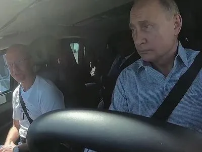 Путин прибыл в оккупированный Крым и “открыл” трассу