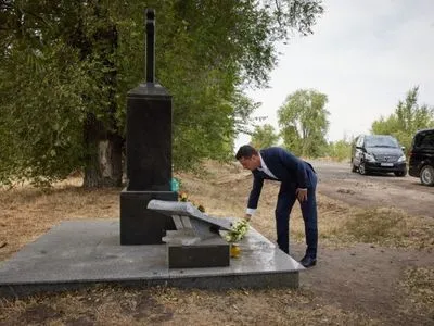 Зеленский возложил цветы к месту гибели "Скрябина"