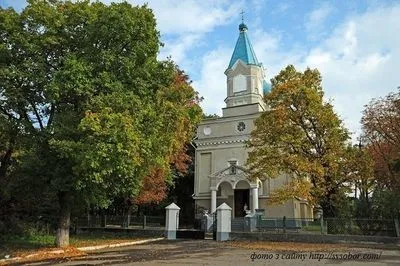 ВС не отдал в частные руки землю возле церкви-памятника в Каменце Подольском