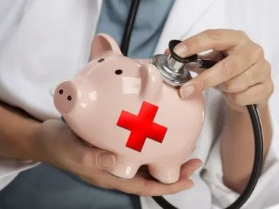 Вирішити проблему з кадрами в медицині МОЗ може тільки підвищенням зарплат - експерт