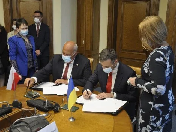 Україна та Польща підписали декларацію щодо обміну податковою інформацією