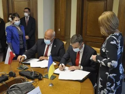 Україна та Польща підписали декларацію щодо обміну податковою інформацією