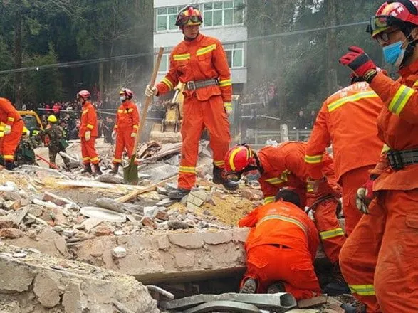 Жертвами обрушения ресторана на севере Китая стали 17 человек