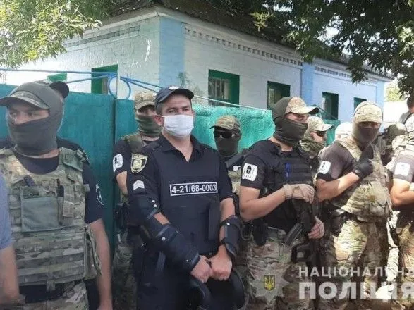 На Харківщині біля будинків ромів сталися сутички, територію селища оточила поліція