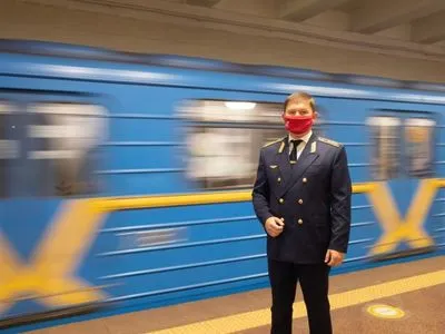 Дня пам'яті захисників України: метро у Києві зупинилось на хвилину, щоб вшанувати загиблих