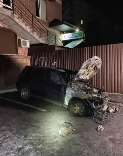 В полиции начали расследование уничтожения автомобиля нардепа Лерос