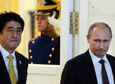 Напередодні відставки: прем'єр Японії планує подзвонити Путіну