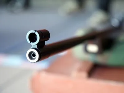 В Хмельницкой области 8-летний мальчик выстрелил в глаз сестре из винтовки
