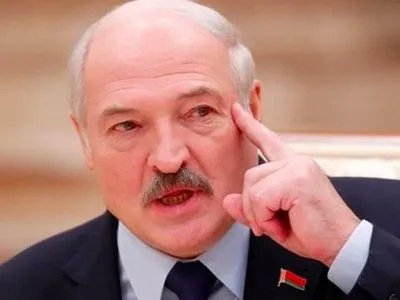 Лукашенко заявил, что Беларусь может закрыть границы "под Брестом и Гродно"