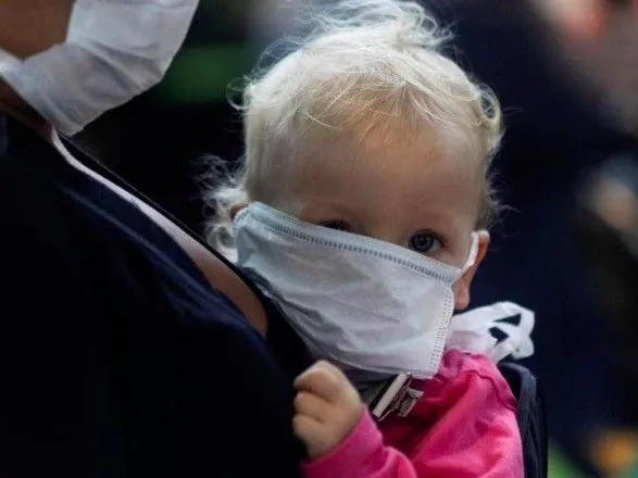 За сутки в Украине COVID-19 обнаружили у 104 детей и 101 медика