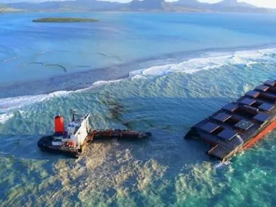 Правительство Маврикия требует от Японии 34 млн долларов компенсации за разлив нефти с японского танкера