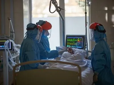 МОЗ: у регіонах до 80% лікарняних ліжок для хворих на COVID-19 доручено підвести кисень