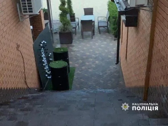 Невідомі влаштували стрілянину в кафе на Київщині, є поранені