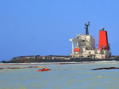 Японія відреагувала на вимоги Маврикія через розлив нафти з японського танкеру