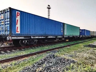 В Україну з Китаю прибув уже дев’ятий контейнерний поїзд: привіз і медичні маски