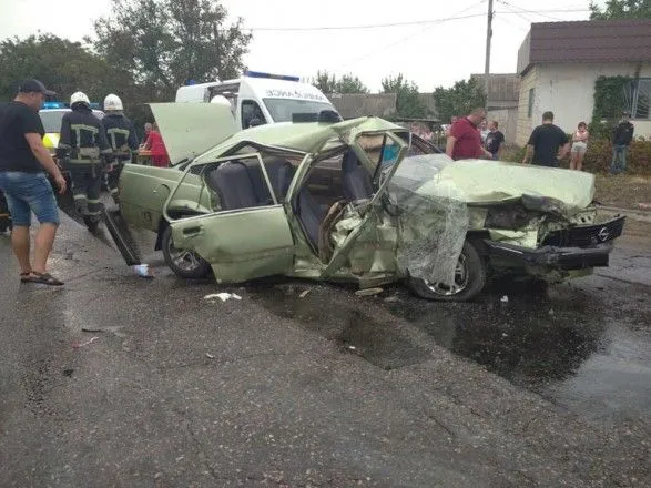 В Николаевской области легковушка столкнулась с грузовиком: среди пострадавших дети