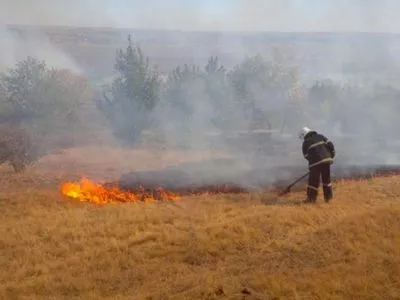 Рятувальники повністю ліквідували один із осередків пожежі на Харківщині