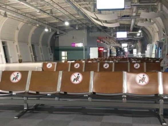 Во львовском аэропорту ночью застряло 10 иностранцев, которых пропустили "по указанию из Киева"