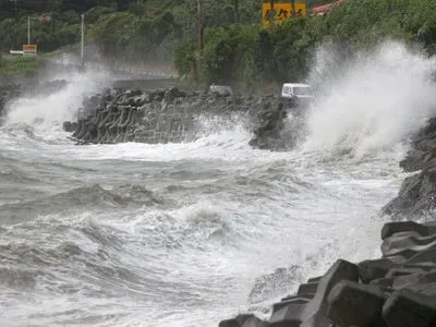 Японію за тиждень накрив другий потужний тайфун