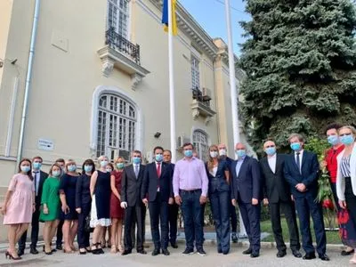 Україна потребує нової ефективної політики щодо українців за кордоном - Кулеба