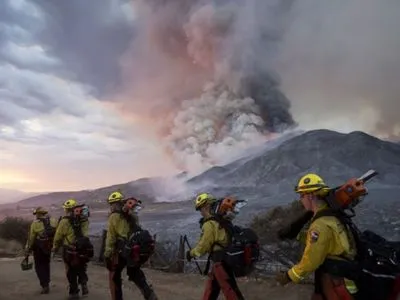 В Калифорнии во время масштабных лесных пожарах во время эвакуации пострадали люди
