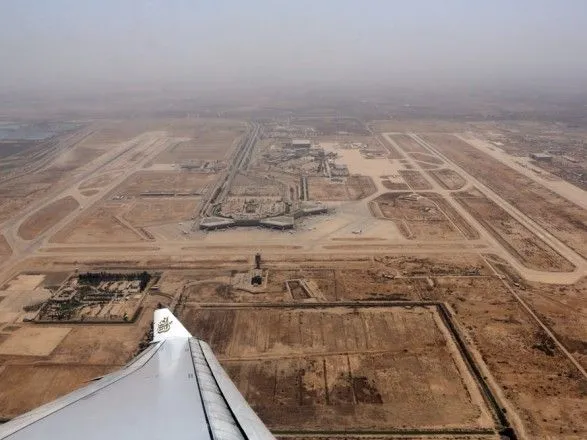 На территории аэропорта Багдада разорвались три ракеты
